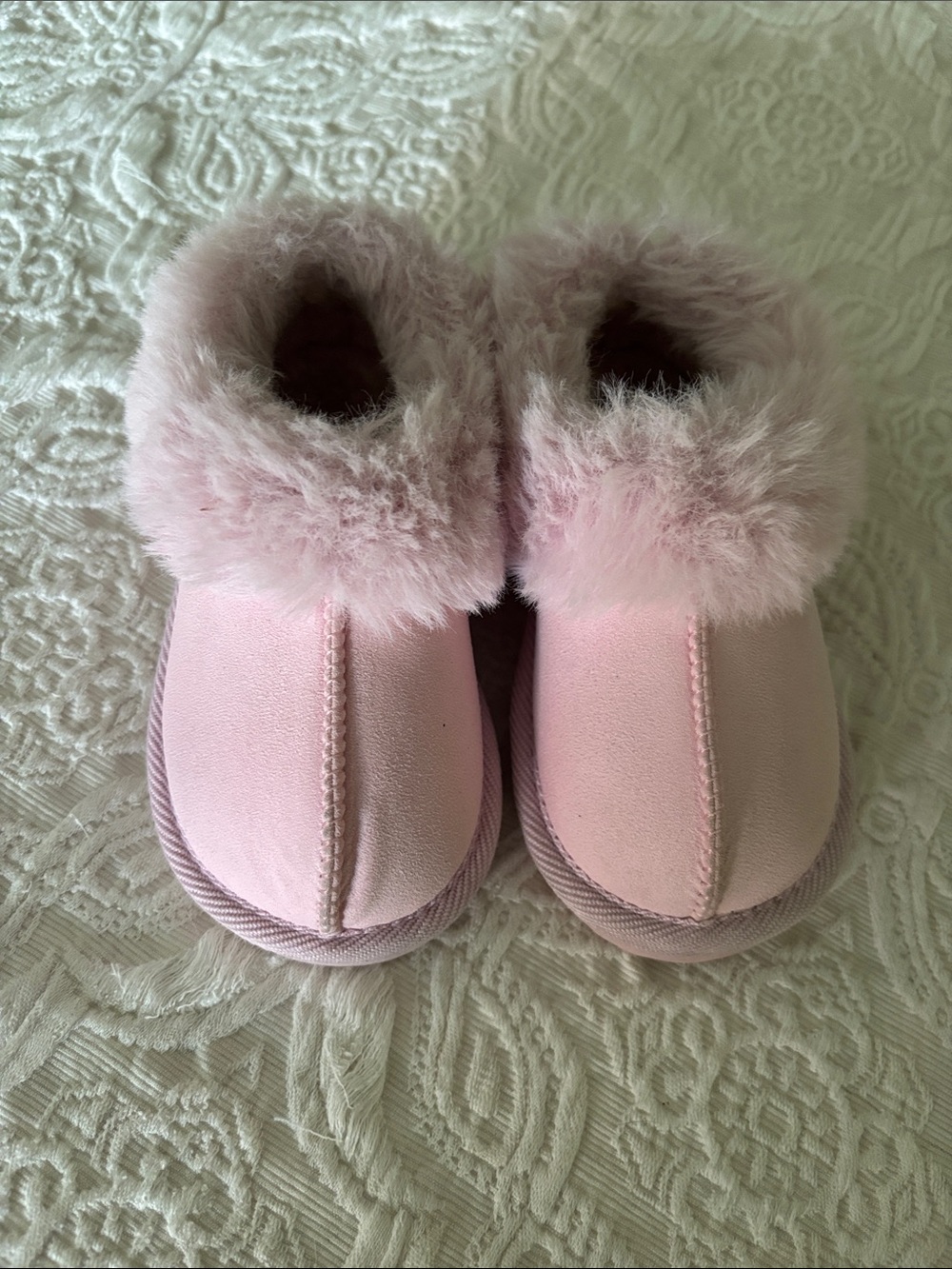 💕 CUTE, CUTE PINK FAUX SUEDE TODDLER SLIPPERS WITH FUR ACCENT